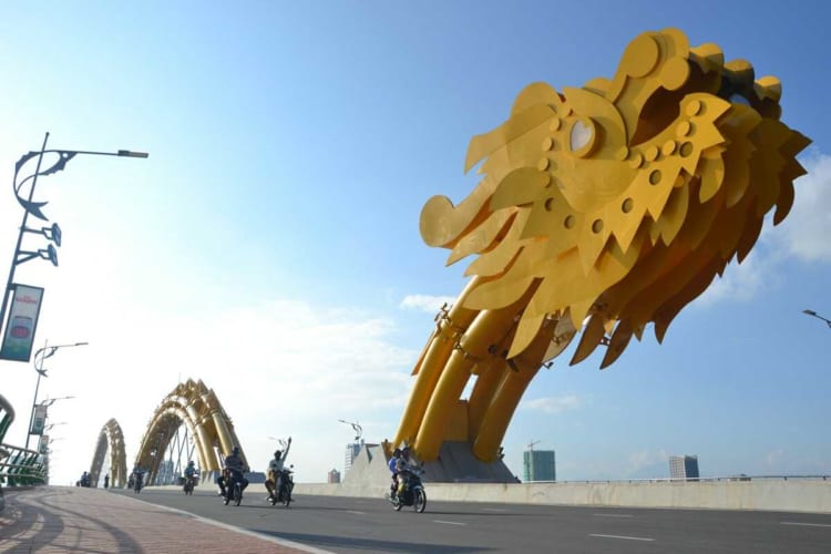 The bridge features wide sidewalks, allowing pedestrians to enjoy the scenic views of the Han River and the cityscape.