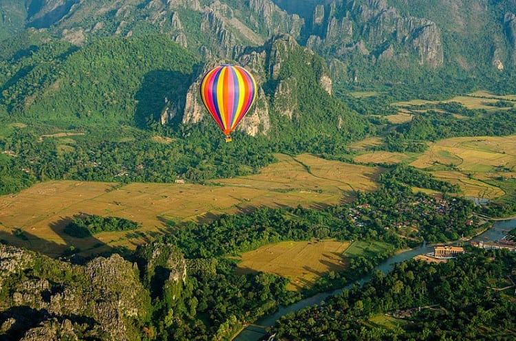 Hot air ballooning vang vieng