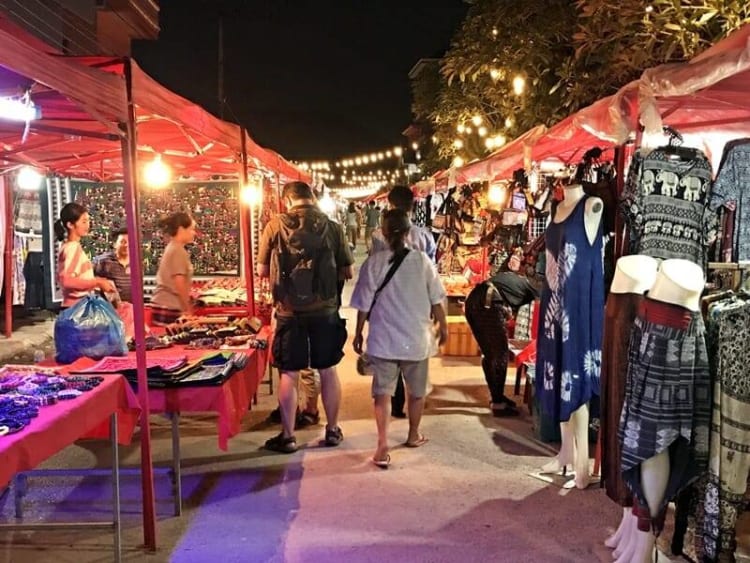 Strolling around vang vieng local market