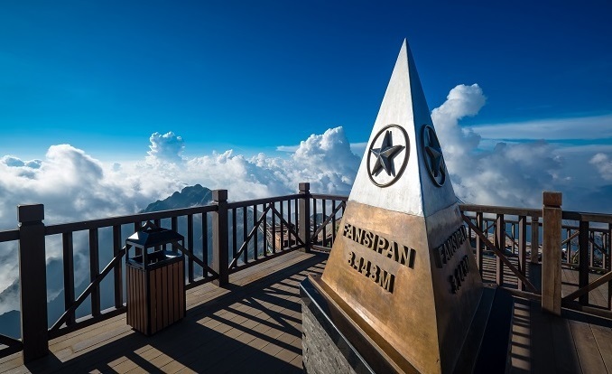 Reaching the highest mountain of Vietnam - Fansipan peak, Sapa