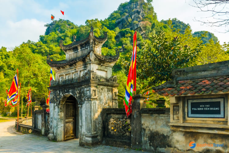 Hoa Lua Ancient Temple