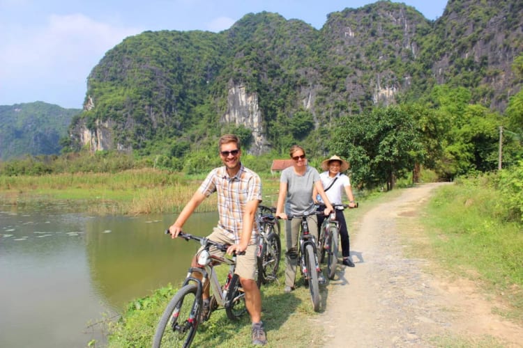 cycling ninh binh countryside