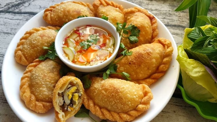 banh goi hanoi - Vietnamese empanada