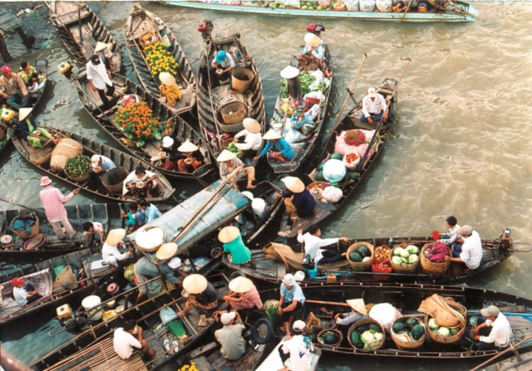 floating markets in Vietnam