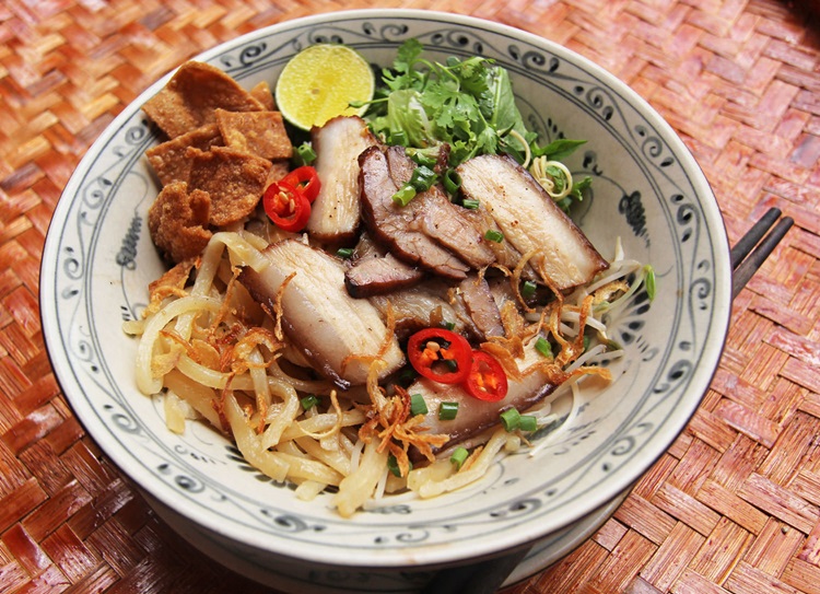 Delight in the delicious Cao Lau of Hoi An