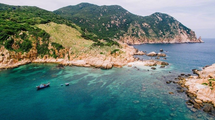 The majestic and pristine beauty of Vinh Hy Bay