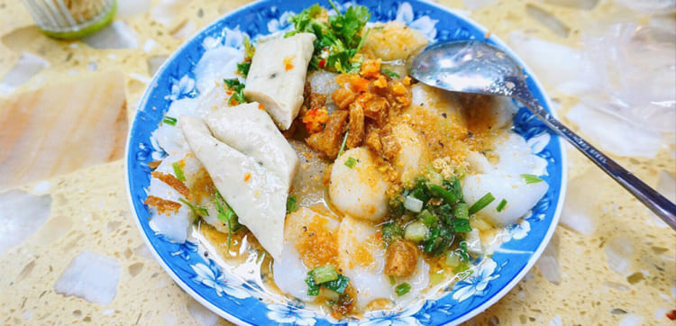 Steamed Rice Cakes - A must-try dish at Ben Thanh Market